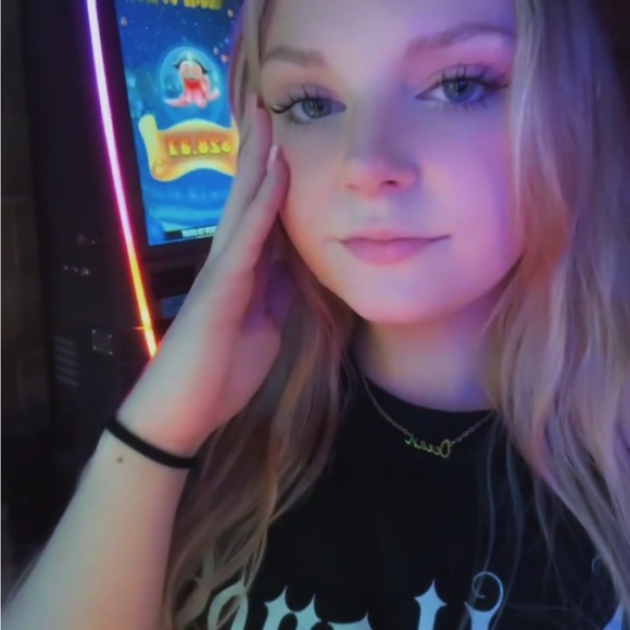 Meet your Posher, Kim - Picture 1 of 1